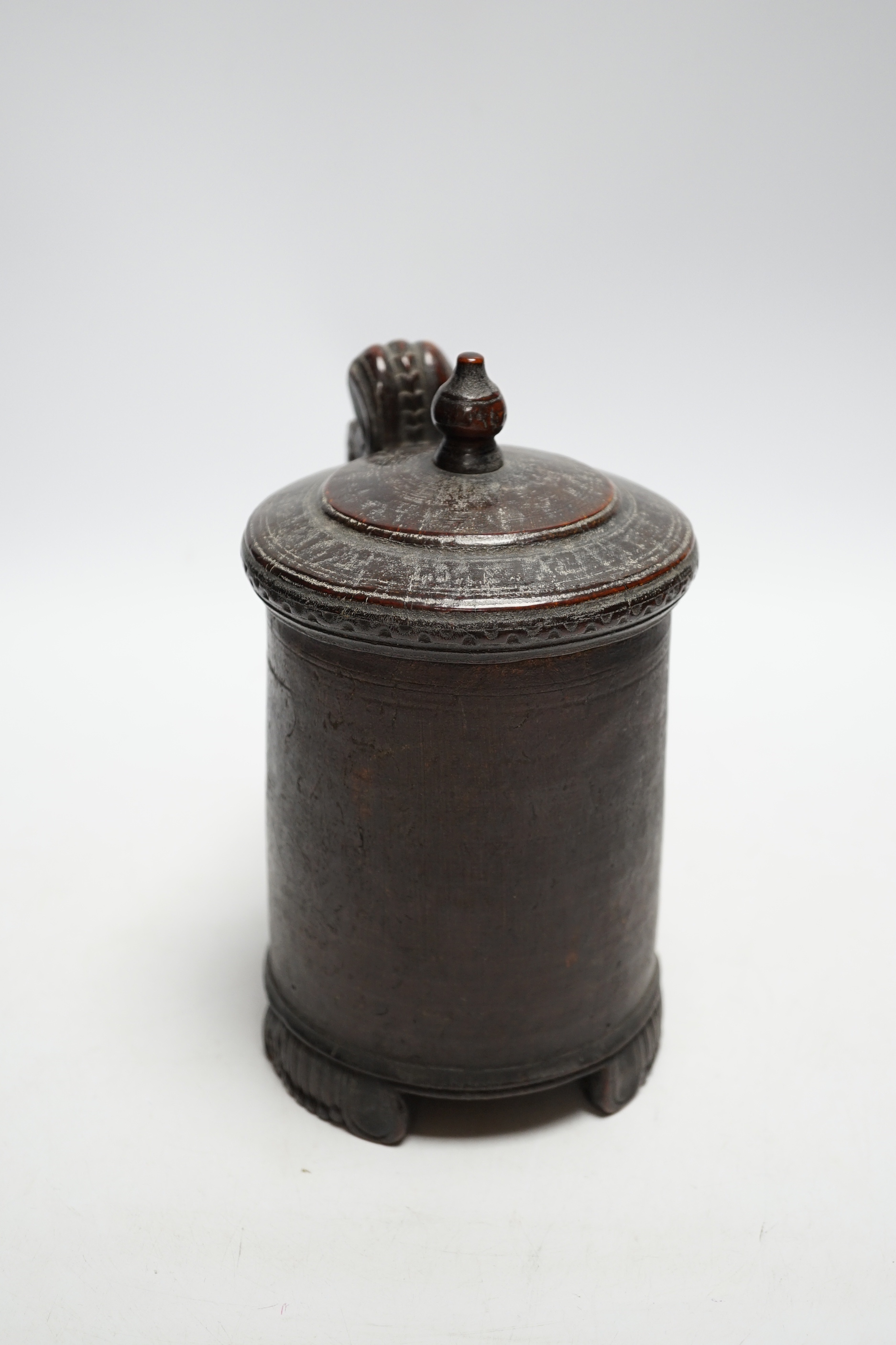 A late 18th/early 19th century Scandinavian treen tankard, 20cm